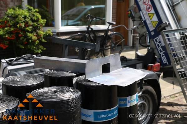Dakbedekkingsmateriaal en dakgoot onderdelen in Kaatsheuvel