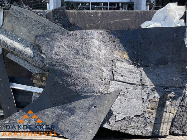 Kosten dakrenovatie: afvoer oud dakmateriaal in Kaatsheuvel