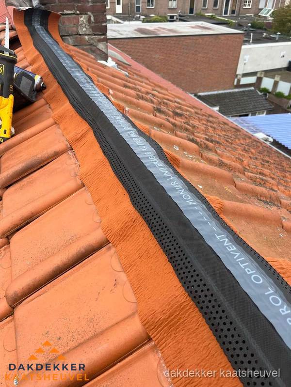 Nokventilatie installeren op hellend pannendak in Kaatsheuvel
