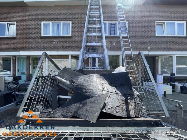Kosten dakreparatie: dakschade aan flatgebouw in Kaatsheuvel Kosten dakreparatie: dakschade aan flatgebouw in Kaatsheuvel