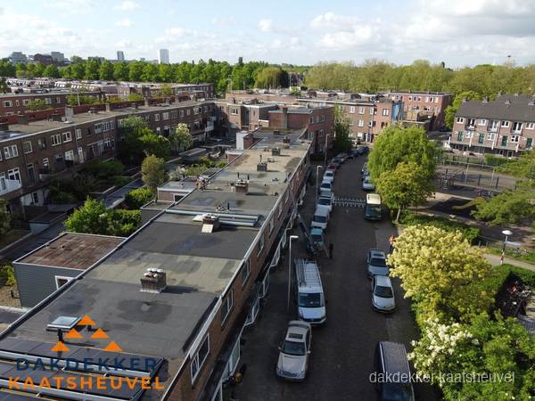 Luchtfoto dakinspectie woonwijk in Kaatsheuvel Luchtfoto dakinspectie woonwijk in Kaatsheuvel