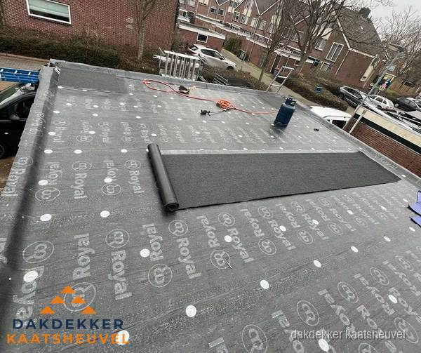 Dakrenovatie plat dak met bitumen dakbedekking in Kaatsheuvel