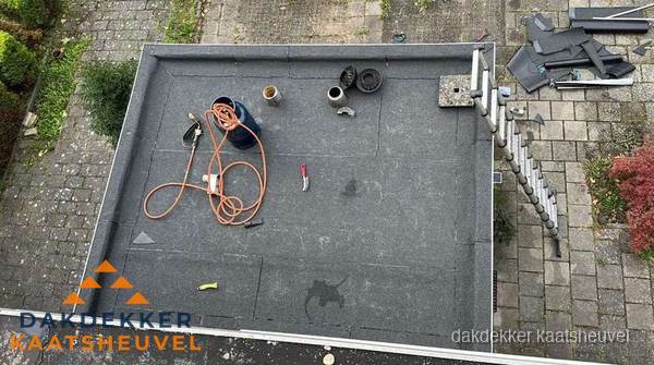 Plat dak met nieuwe bitumen bedekking in Kaatsheuvel Plat dak met nieuwe bitumen bedekking in Kaatsheuvel