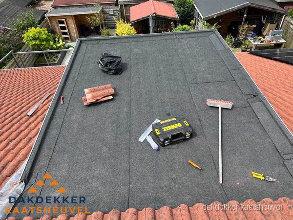 Nieuw plat dak met bitumen dakbedekking in Kaatsheuvel