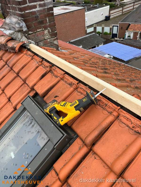 Kosten dak vervangen: werkzaamheden aan pannendak in Kaatsheuvel Kosten dak vervangen: werkzaamheden aan pannendak in Kaatsheuvel