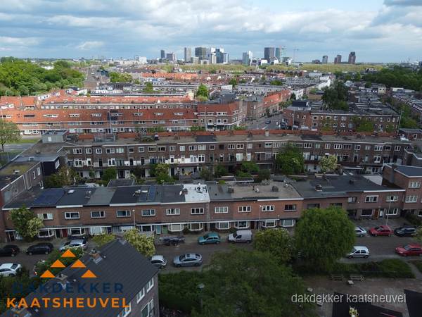 Luchtfoto van daken in woonwijk Kaatsheuvel